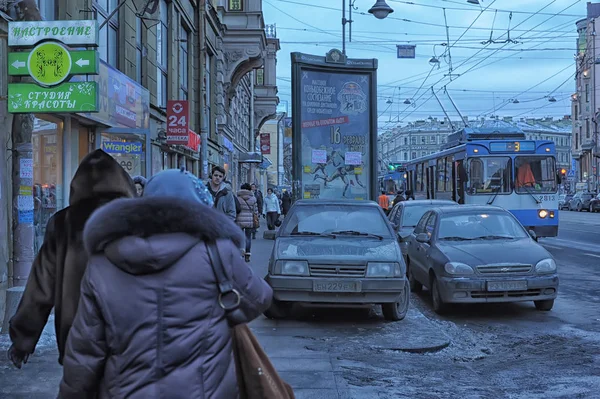 Russland Petersburg 2013 Parkende Autos Weg Auf Den Straßen Zentrum — Stockfoto