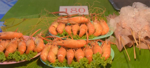 Crevettes Sur Des Assiettes Vendre Marché Épicerie — Photo