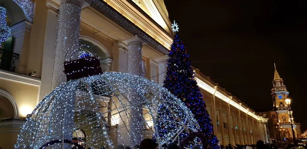 Ρωσία Αγία Πετρούπολη 2019 Χριστουγεννιάτικα Στολίδια Και Ένα Χριστουγεννιάτικο Δέντρο — Φωτογραφία Αρχείου