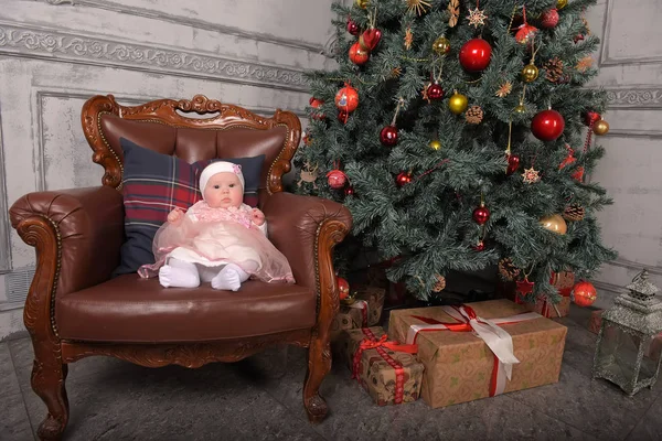 Una Niña Recién Nacida Cinco Meses Navidad —  Fotos de Stock