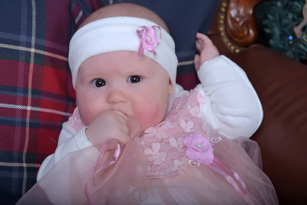 Linda Niña Cinco Meses Vestido Rosa — Foto de Stock