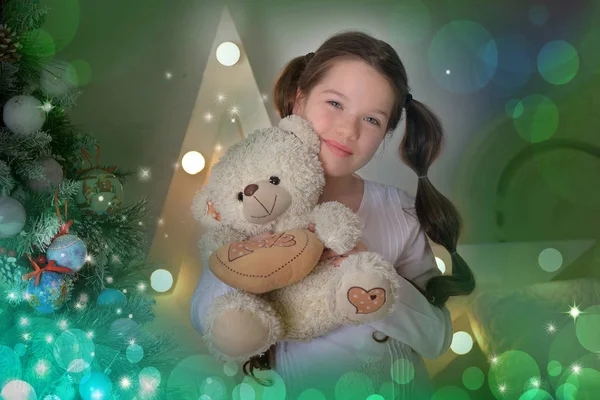 Portret Van Brunette Meisje Met Teddybeer Hand Kerst — Stockfoto
