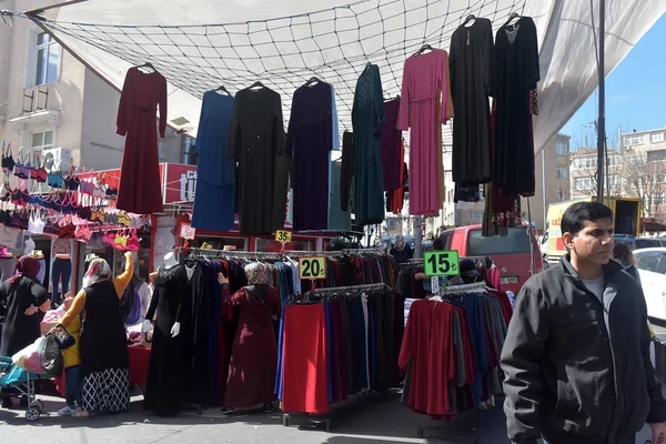 Turchia Istanbul 2018 Abbigliamento Donne Musulmane Nel Mercato Strada — Foto Stock