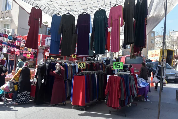 Turchia Istanbul 2018 Abbigliamento Donne Musulmane Nel Mercato Strada — Foto Stock