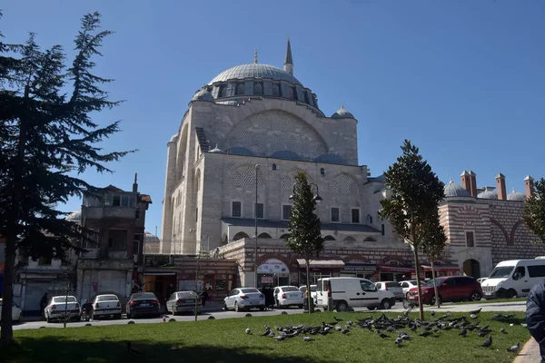 Turquia Istambul 2018 Mesquita Sultão Mihrimah Distrito Uskudar Muçulmanos Turistas — Fotografia de Stock