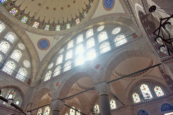 Türkiye Istanbul 2018 Mihrimah Sultan Camii Üsküdar Bölgesinde Müslümanlar Turistler — Stok fotoğraf