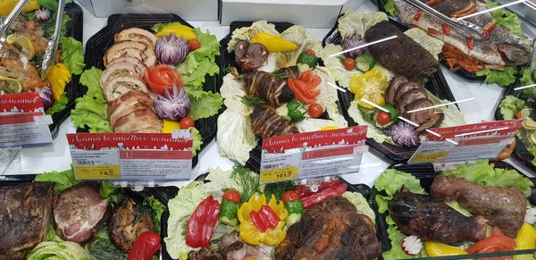Rosja Sankt Petersburg 2019 Mięsa Rolki Warzywami Regionie Gotowania Supermarkecie — Zdjęcie stockowe
