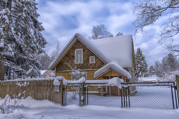 Inverno Chegou Aldeia Todas Casas Árvores Estão Cobertas Neve Branca — Fotografia de Stock