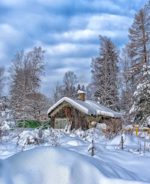 Zima Přišla Vesnice Všechny Domy Stromy Jsou Zahrnuty Bílém Sněhu — Stock fotografie