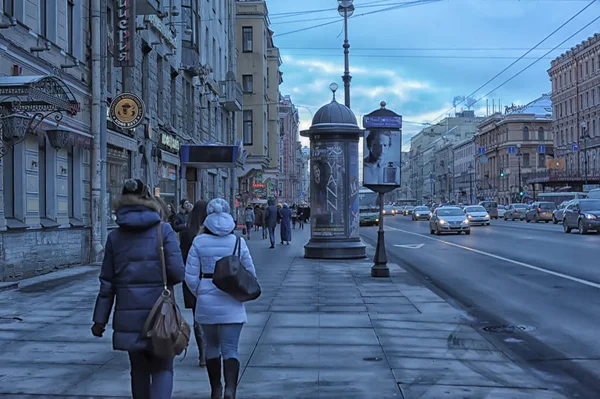Rusya Petersburg 2013 Nevsky Prospect Bulutlu Bir Günde Kışın Yayalar — Stok fotoğraf
