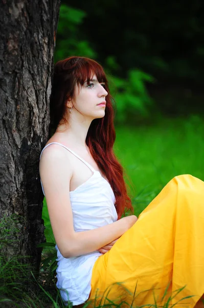 Red Haired Girl White Yellow Evening Dress Tree — Stock Photo, Image