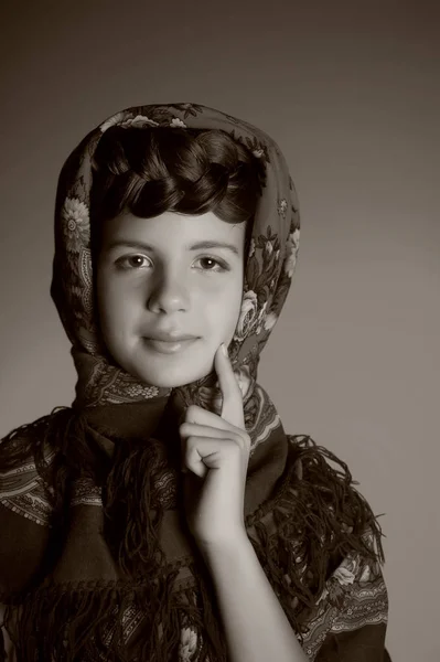 Portrait Beautiful Young Russian Girl Scythe Her Head Russian Headscarf — Stock Photo, Image