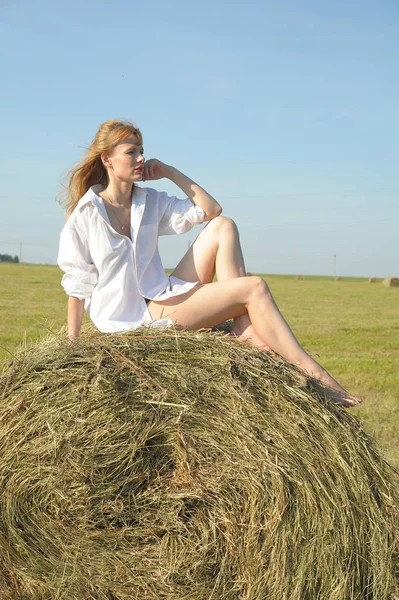 Woman White Shirt Haystack Summer Field — Stock Photo, Image