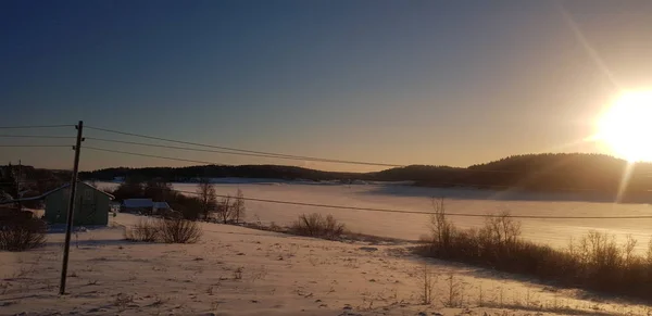 Paisagem Coberta Neve Com Campo Inverno Sol Luz Fundo — Fotografia de Stock