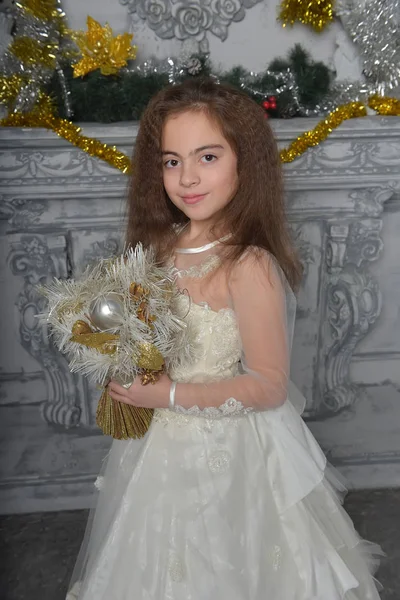 Tipo Orientale Bella Bambina Posa Pizzo Bianco Vestito Principessa — Foto Stock