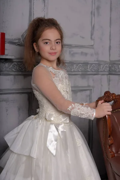 Портрет Маленькой Девочки Роскошном Платье Мода Фото — стоковое фото