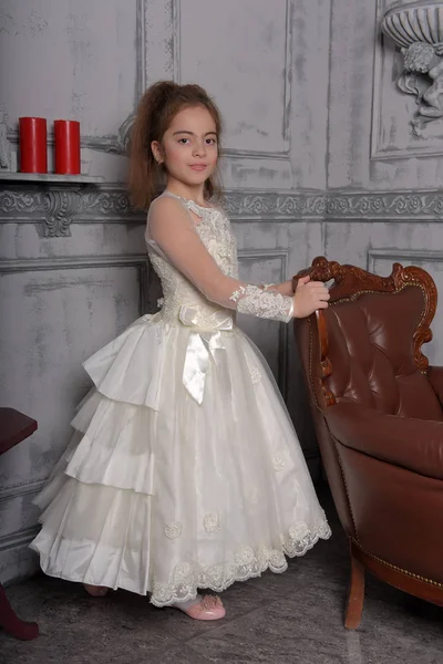 Портрет Маленькой Девочки Роскошном Платье Мода Фото — стоковое фото