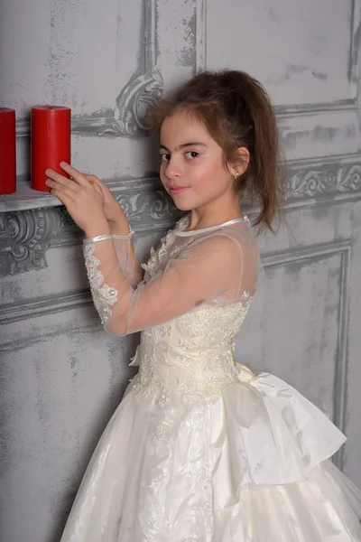 豪华穿裙子的小女孩的画像 时尚写真 — 图库照片