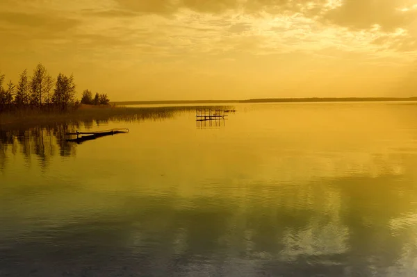 Lago Liso Nas Cores Pôr Sol — Fotografia de Stock