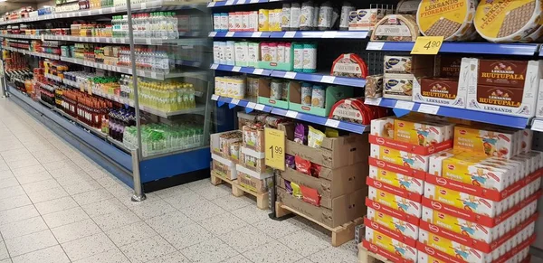 Finsko Vyborg 2019 Výrobků Regálech Supermarketu — Stock fotografie
