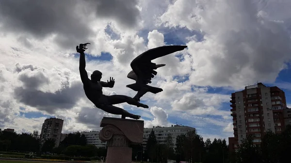 Oroszország Szentpétervár 2018 Szobor Prometheus Egy Sas Városi Parkban — Stock Fotó