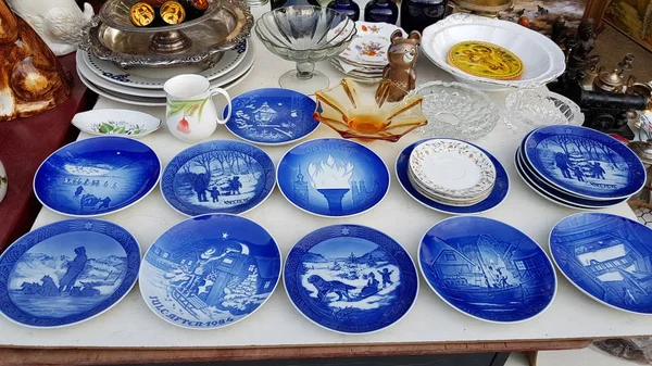 Rusia San Petersburgo 2018 Placas Porcelana Azul Mercado Pulgas — Foto de Stock