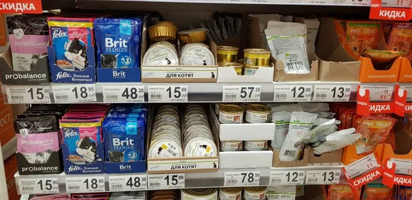 Rússia São Petersburgo 2019 Comida Gato Sacos Supermercado — Fotografia de Stock