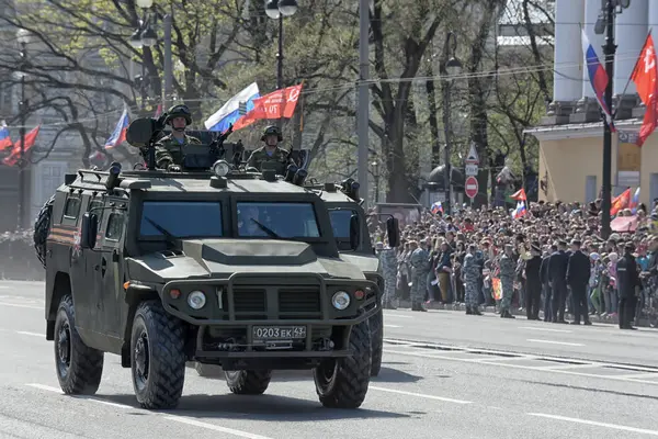 Militär utrustning på segern ståtar — Stockfoto