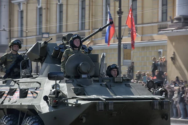 Militärgerät auf der Siegesparade — Stockfoto