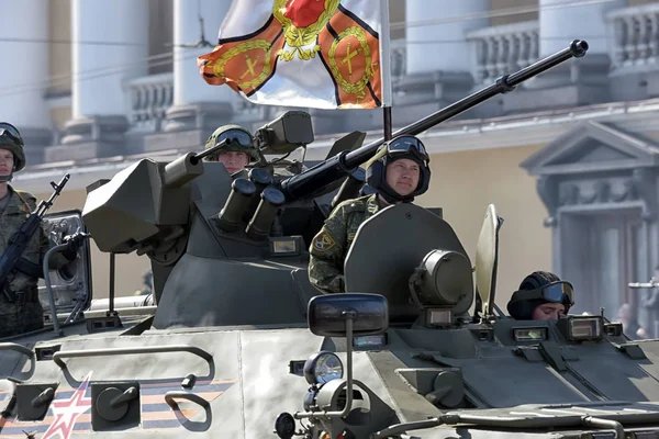 Militärgerät auf der Siegesparade — Stockfoto