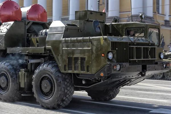 Militärgerät auf der Siegesparade — Stockfoto