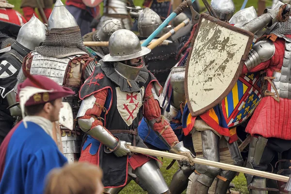 Cavaleri pe câmpul de luptă . — Fotografie, imagine de stoc