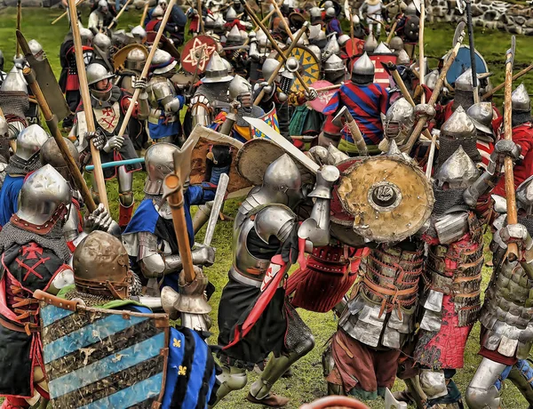 Caballeros en el campo de batalla . — Foto de Stock