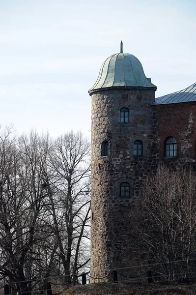 Выборгский замок ранней весной — стоковое фото