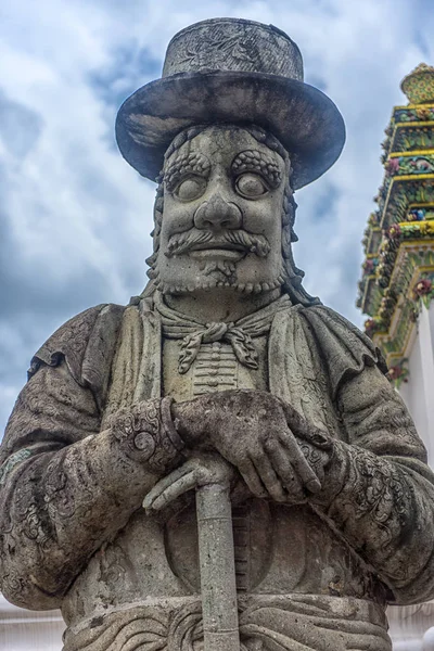 Cerrar las estatuas de piedra guerrero chino antiguo en wat Pho th —  Fotos de Stock