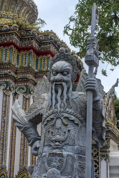 Cerrar las estatuas de piedra guerrero chino antiguo en wat Pho th —  Fotos de Stock