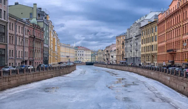 Moyka kanalen under isen — Stockfoto