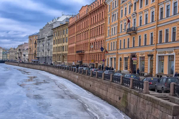 Moyka Canal under the ice — Stock Photo, Image