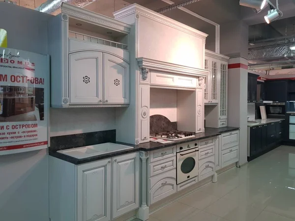 Cozinha moderna à venda em uma loja de móveis — Fotografia de Stock