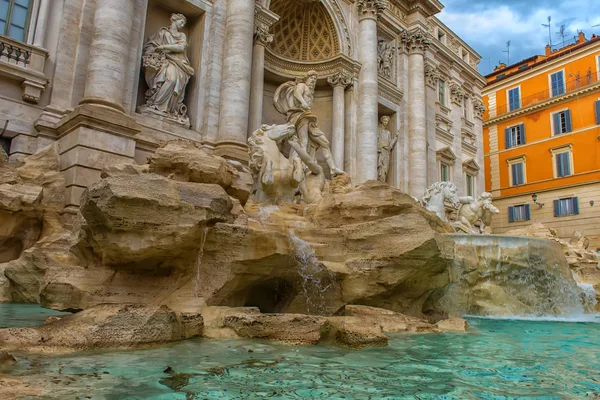 Trevi Fountain (Fontana di Trevi) in Rome, Italy. Trevi is most — Stock Photo, Image