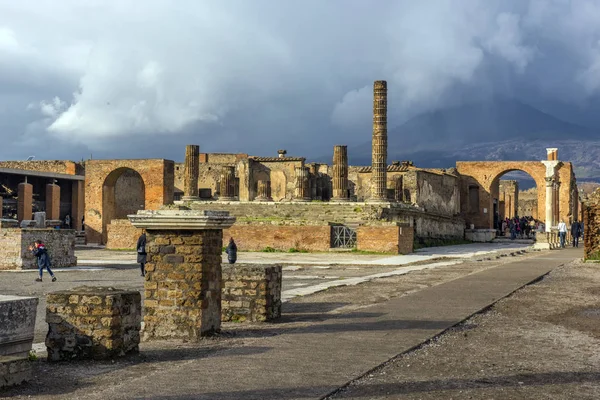 Archeologiczne ruiny starożytnego rzymskiego miasta Pompeje, był destroye — Zdjęcie stockowe