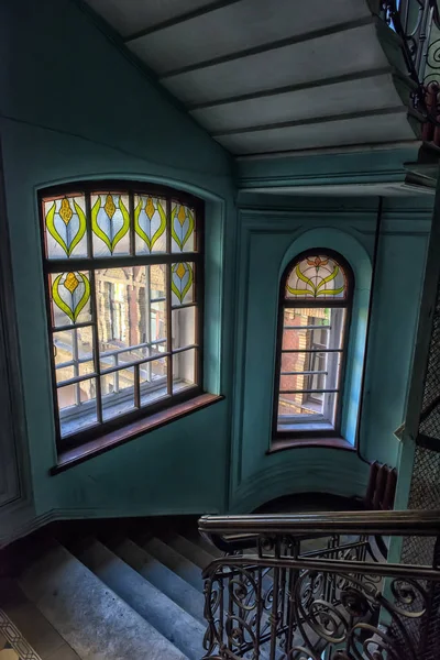 :Innenraum der Haupttreppe eines Wohnhauses in der Straße — Stockfoto