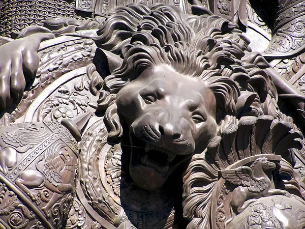 Leone sulla colonna di Alessandria in Piazza Palazzo — Foto Stock