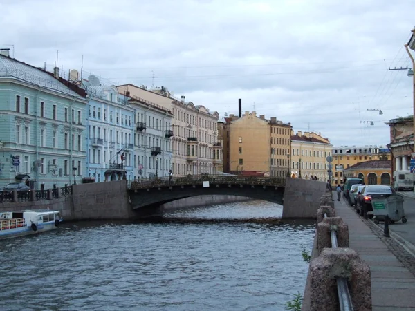 Canais de São Petersburgo com navios — Fotografia de Stock