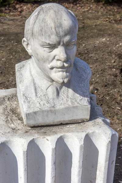 Lenin monument in Park van Art Museon in Moskou, Rusland — Stockfoto