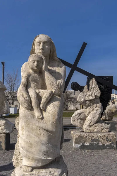 Sculpture Park Museon, Many white sculptures under the open sky — Stock Photo, Image