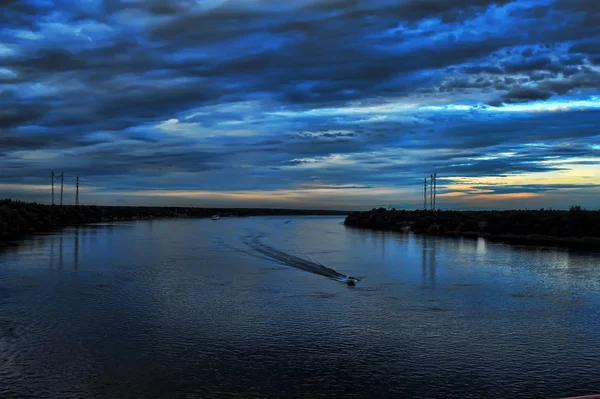 Rio ao pôr-do-sol tarde da noite — Fotografia de Stock