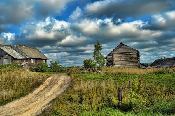 Wooden houses in a russian village in summer — 스톡 사진