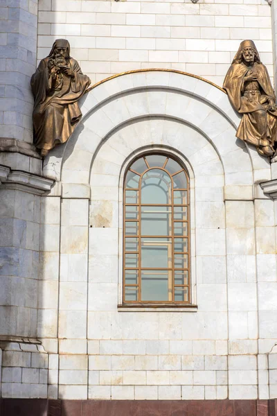 Fragmento de mobiliario exterior de un templo cristiano de la Chri —  Fotos de Stock