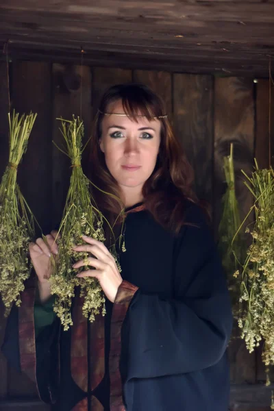 Guérisseur aux herbes séchées — Photo